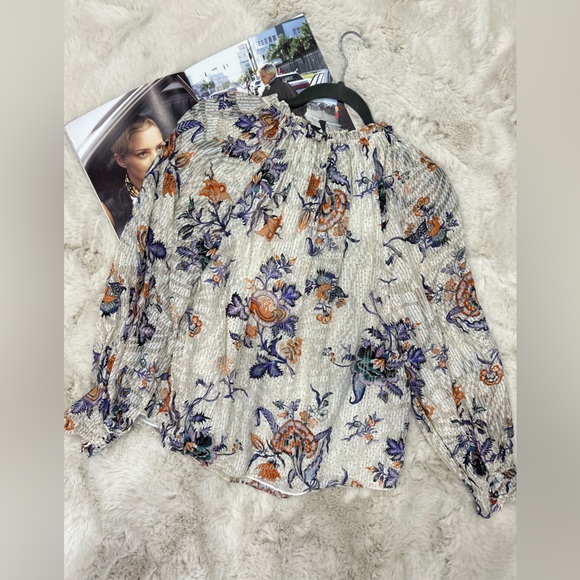 Long Sleeve Silk Toile Top in Snow
Combo
Rebecca Taylor
Color:Snow Combo - Picture 7 of 10